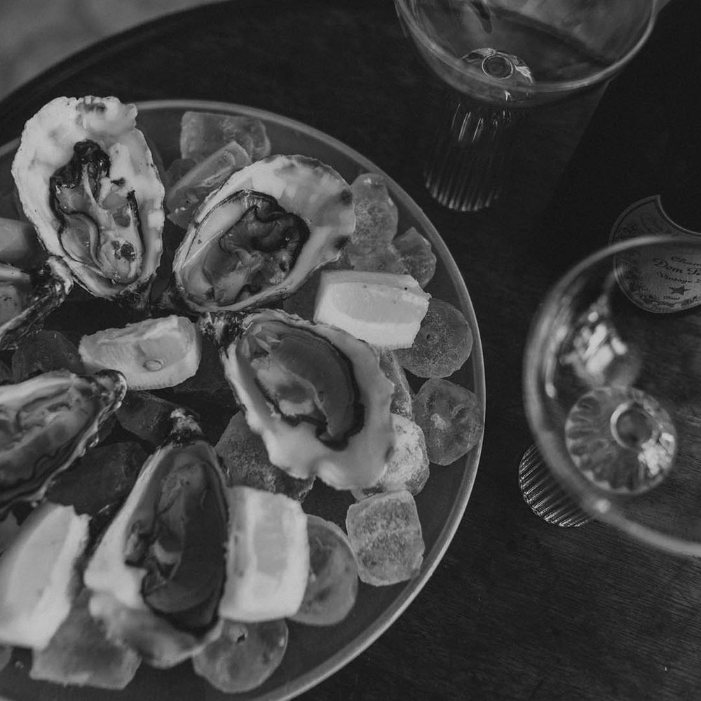 Champagne and oysters breakfast 