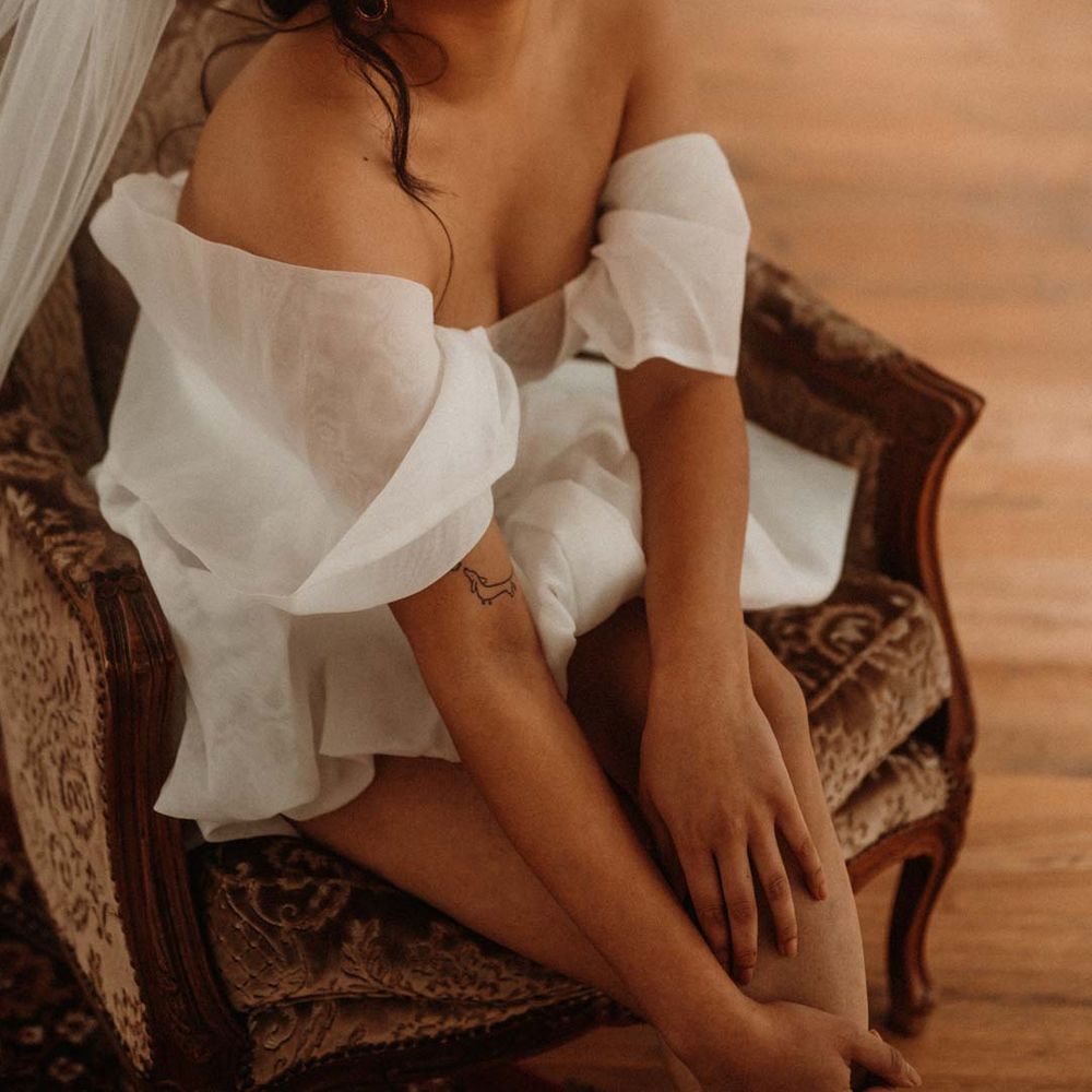 Bride in off shoulder tulle short wedding dress with church length veil 