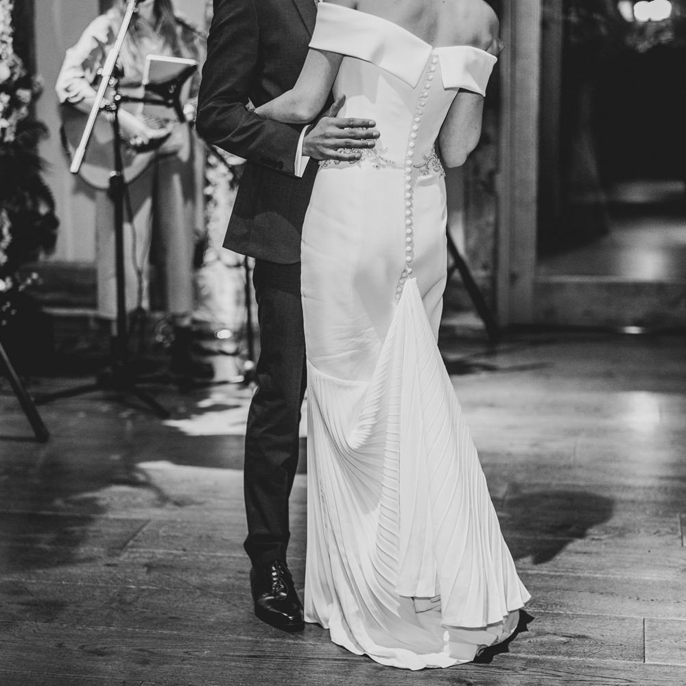 Black & white image of bride & groom during their first dance