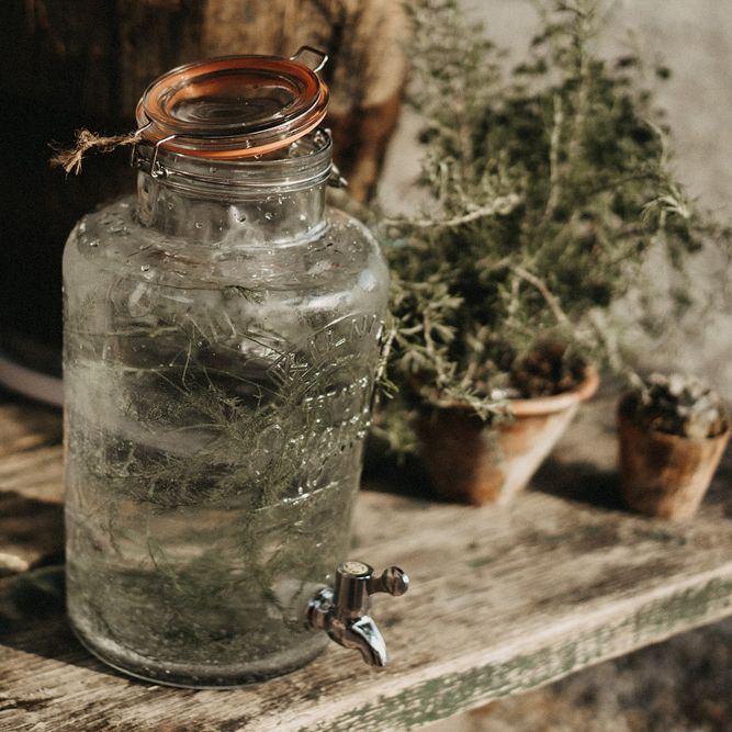 Kilner jar water tap wedding décor 