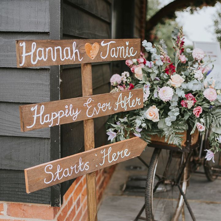 Handpainted wooden welcome signpost for the guests | Poppy Carter Portraits