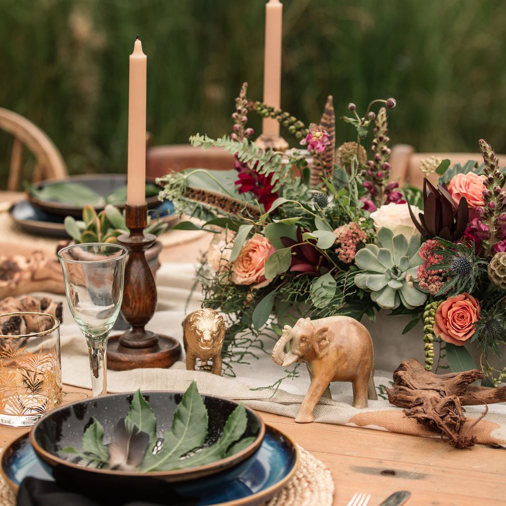 Black plates with blue bowls on wooden table