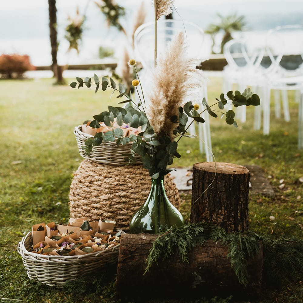 Natural wedding decor with logs, wicker baskets and pampas grass 