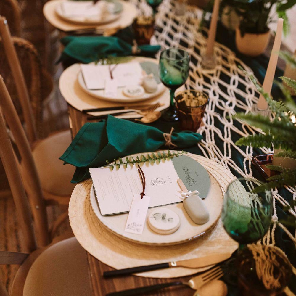 Green wedding decorations on wedding tableware 