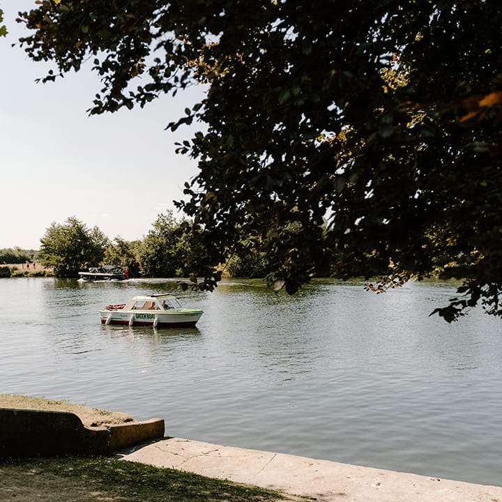 River Thames wedding in the summer at Bisham Abbey