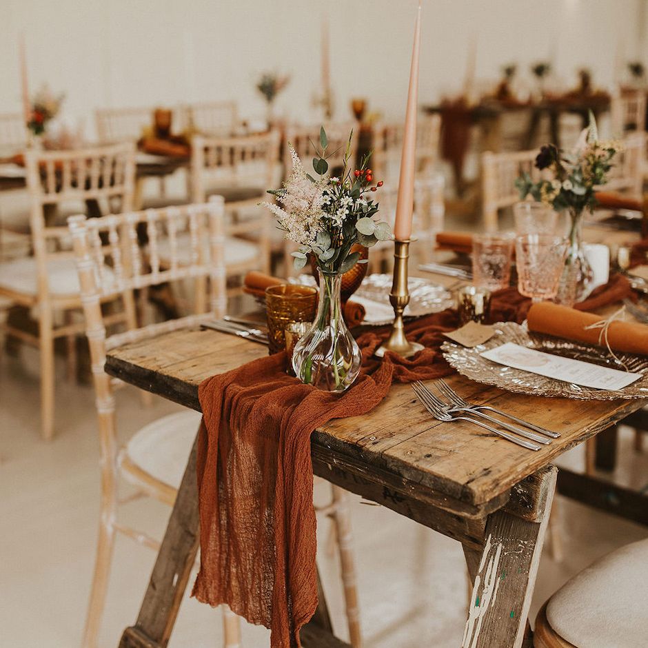 Rust linen table runners with gold candlesticks