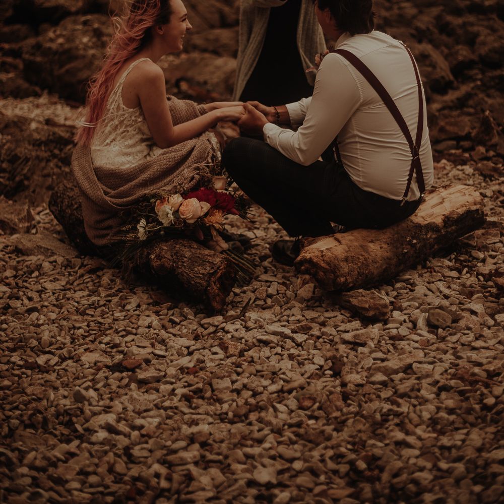 Intimate beach elopement wedding pictures by Esme Whiteside Photography