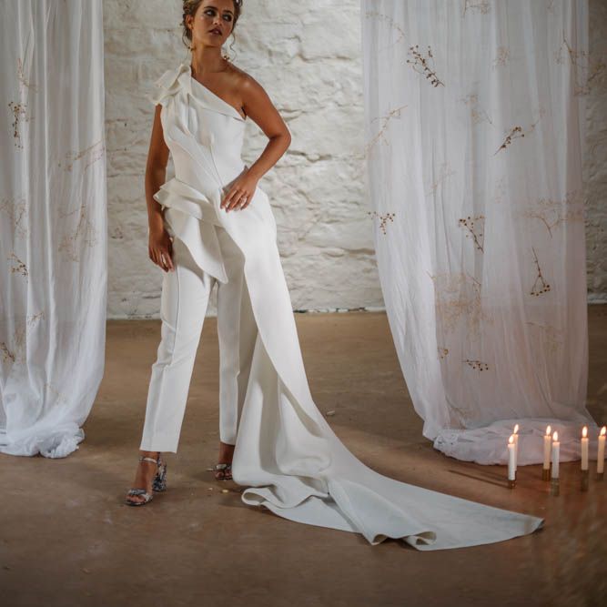 Stylish bride in Toni Maticesvki trouser suit by Emmy Shoots 