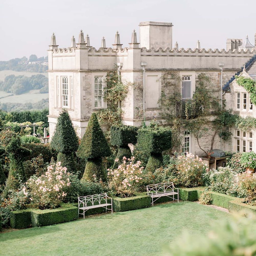 Euridge Manor complete with manicured gardens for outdoor wedding