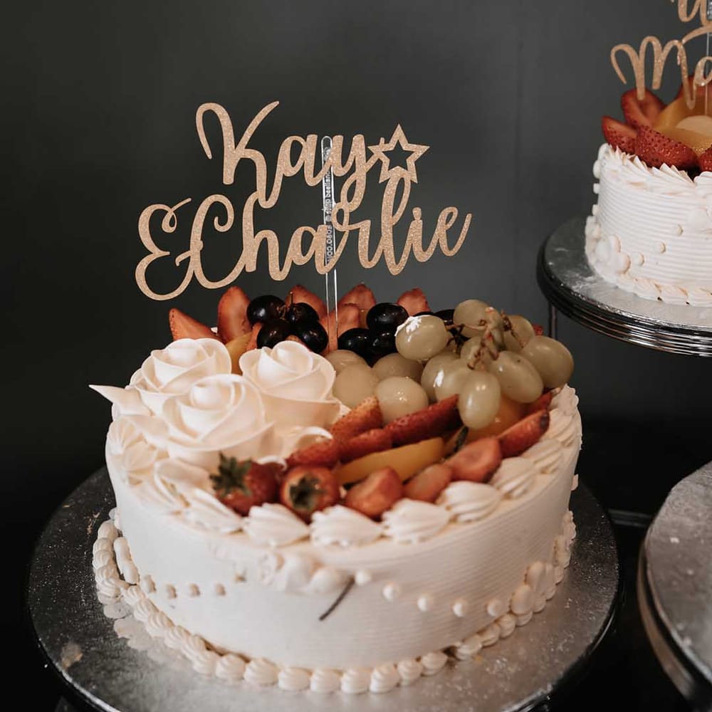 One tier fresh cream and fresh fruit wedding cake with slight decorative detailing 