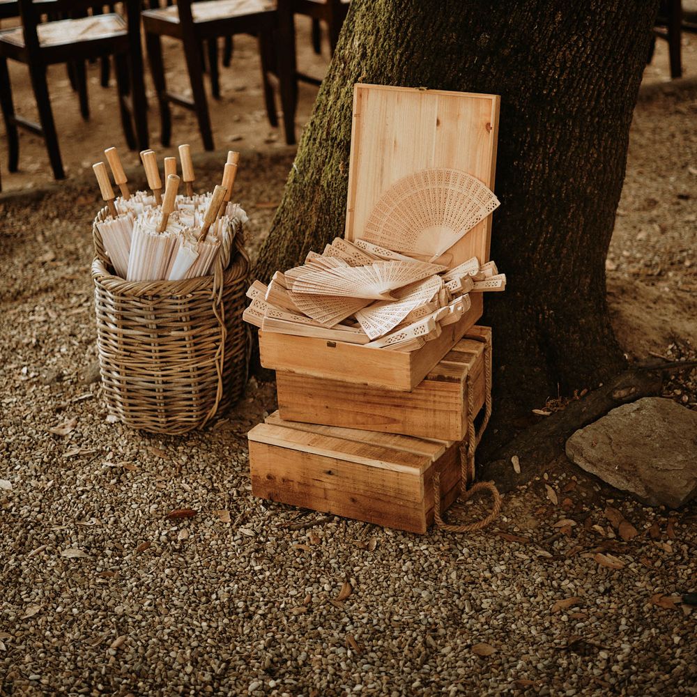 Beige umbrellas and fans for italian wedding ceremony accessories in Tuscany