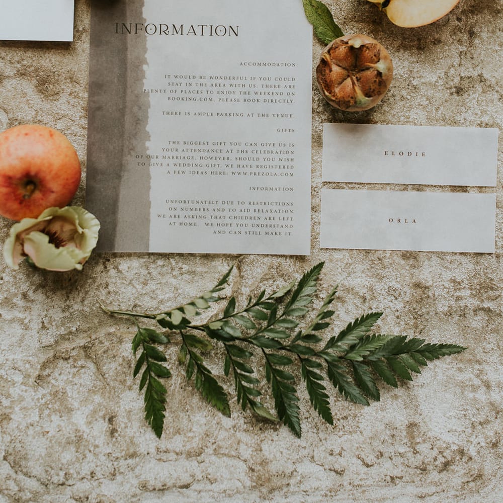 Minimalist wedding invitation 