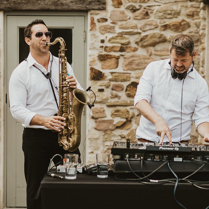 Live DJ and saxophone player for the wedding entertainment 