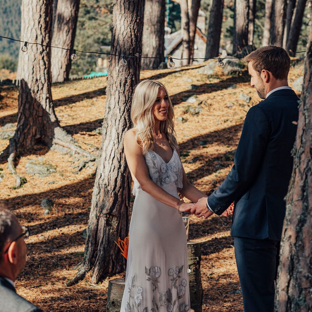 Bride & groom in Scotland handfasting ceremony 