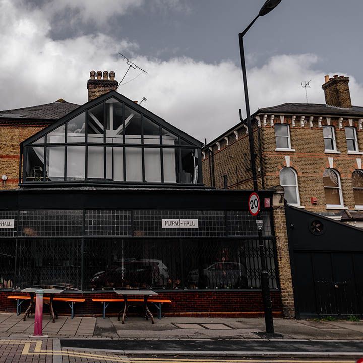 Modern stylish wedding at Floral Hall in London 