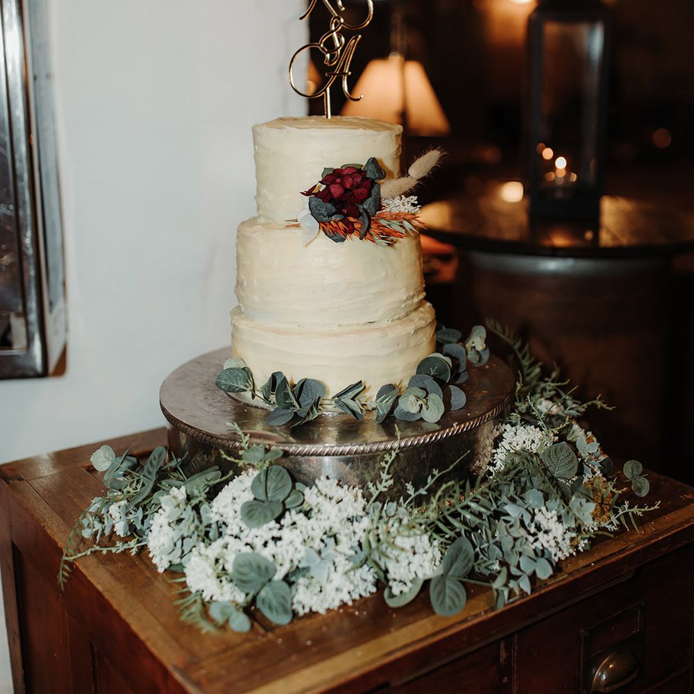 Two tier buttercream wedding cake with gold wire cake topper for boho autumnal wedding 