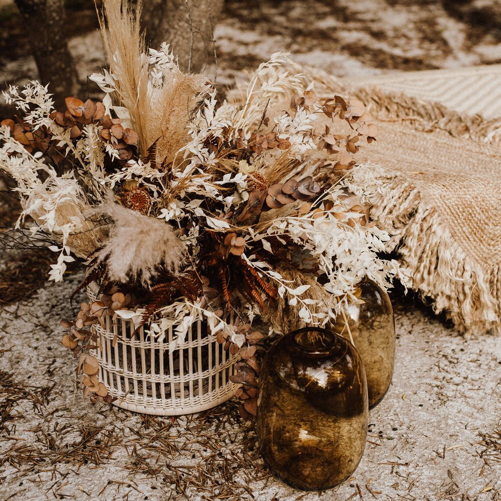 Dried floral bouquet in Mallorcan wedding