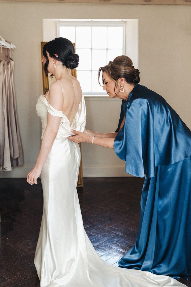 22 Elegant Mother of the Bride Dresses & Outfits