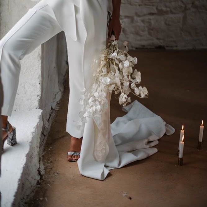 Toni Maticesvki trouser suit for minimalist wedding by Emmy Shoots