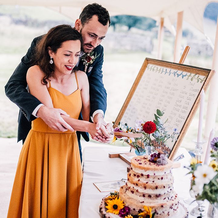 Bride & groom cut their wedding cake