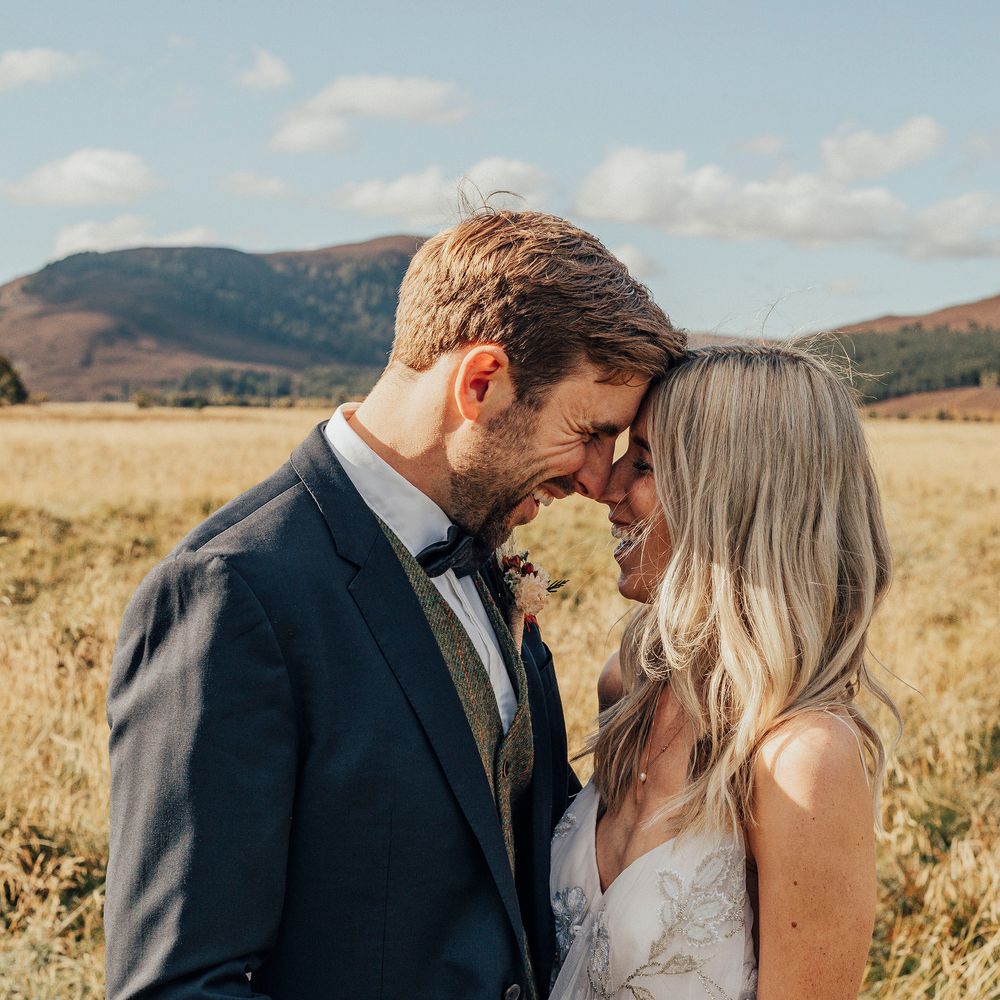 Bride & groom kiss in the Scottish countryside
