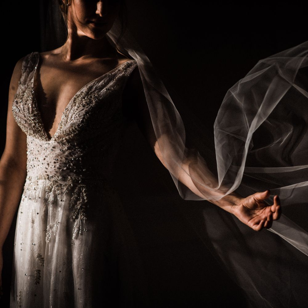 Brides veil blows in the wind 