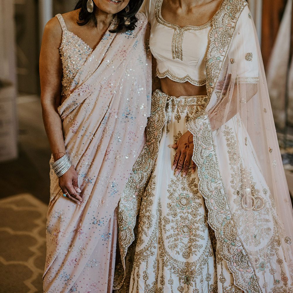 Mother of the bride standing with the bride on the morning of the wedding 