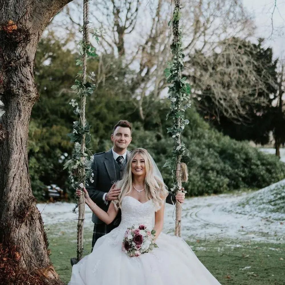 couple-with-wooden-swing-couple-portraits