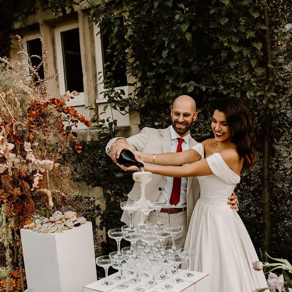 champagne-tower-with-happy-newlyweds