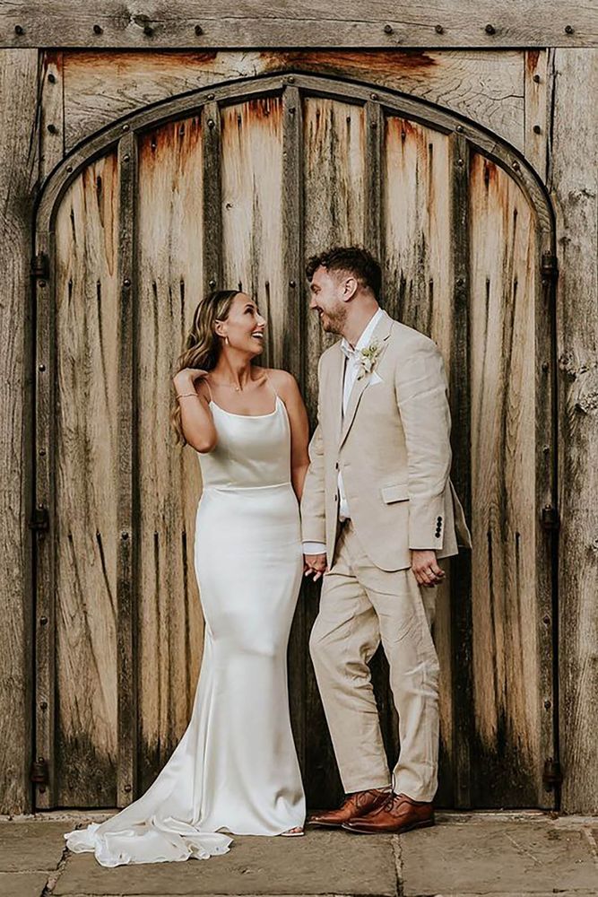 casual wedding dress uk 10 Chic & Casual Wedding Dresses