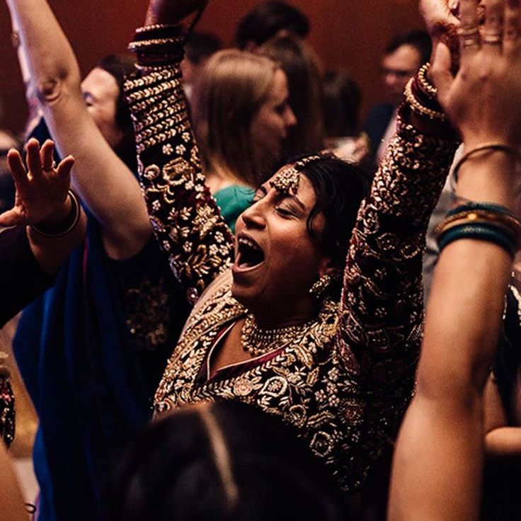 bride-dancing-to-wedding-music