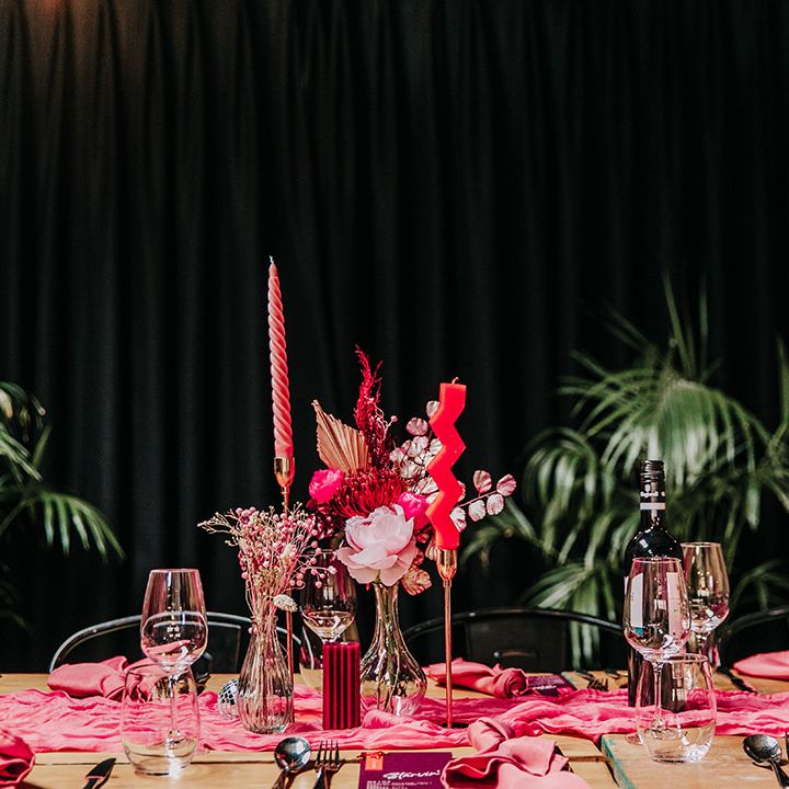 funky-candles-and-centrepieces-for-pink-wedding-theme