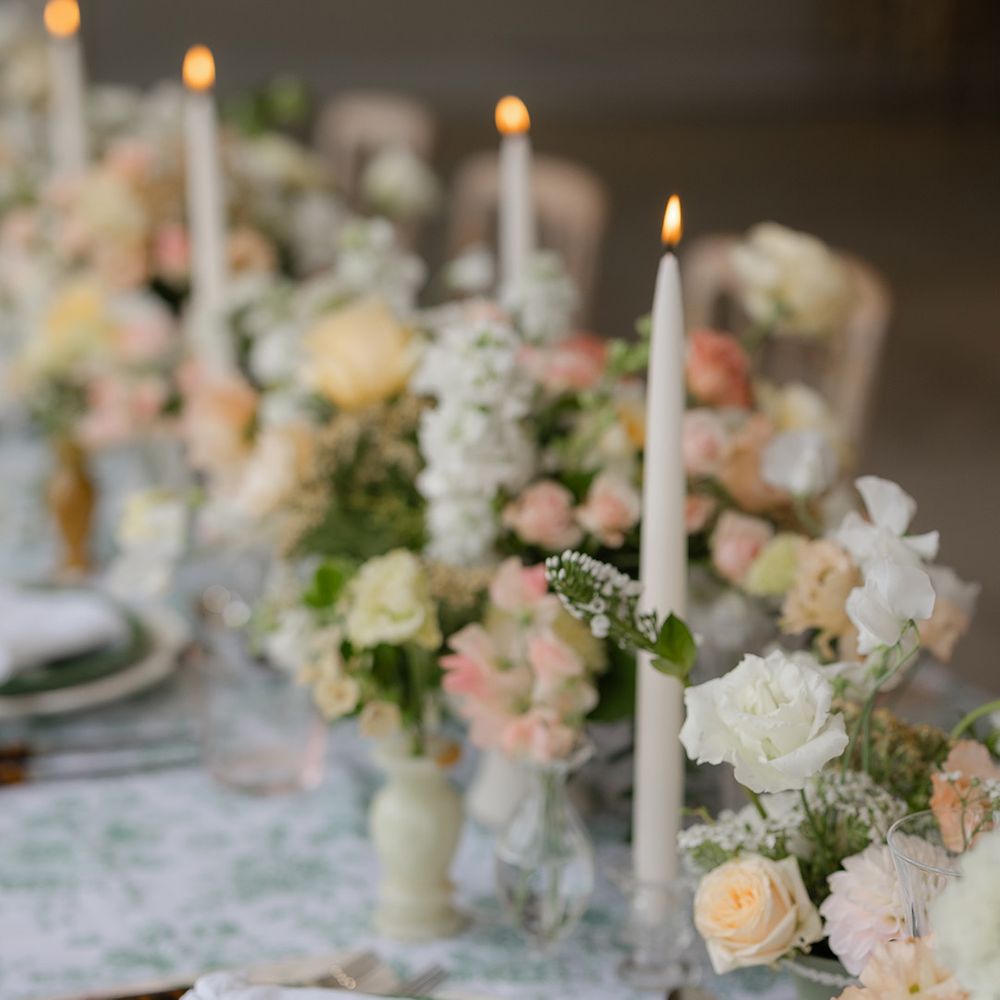 neutral-wedding-tablescape-and-decor