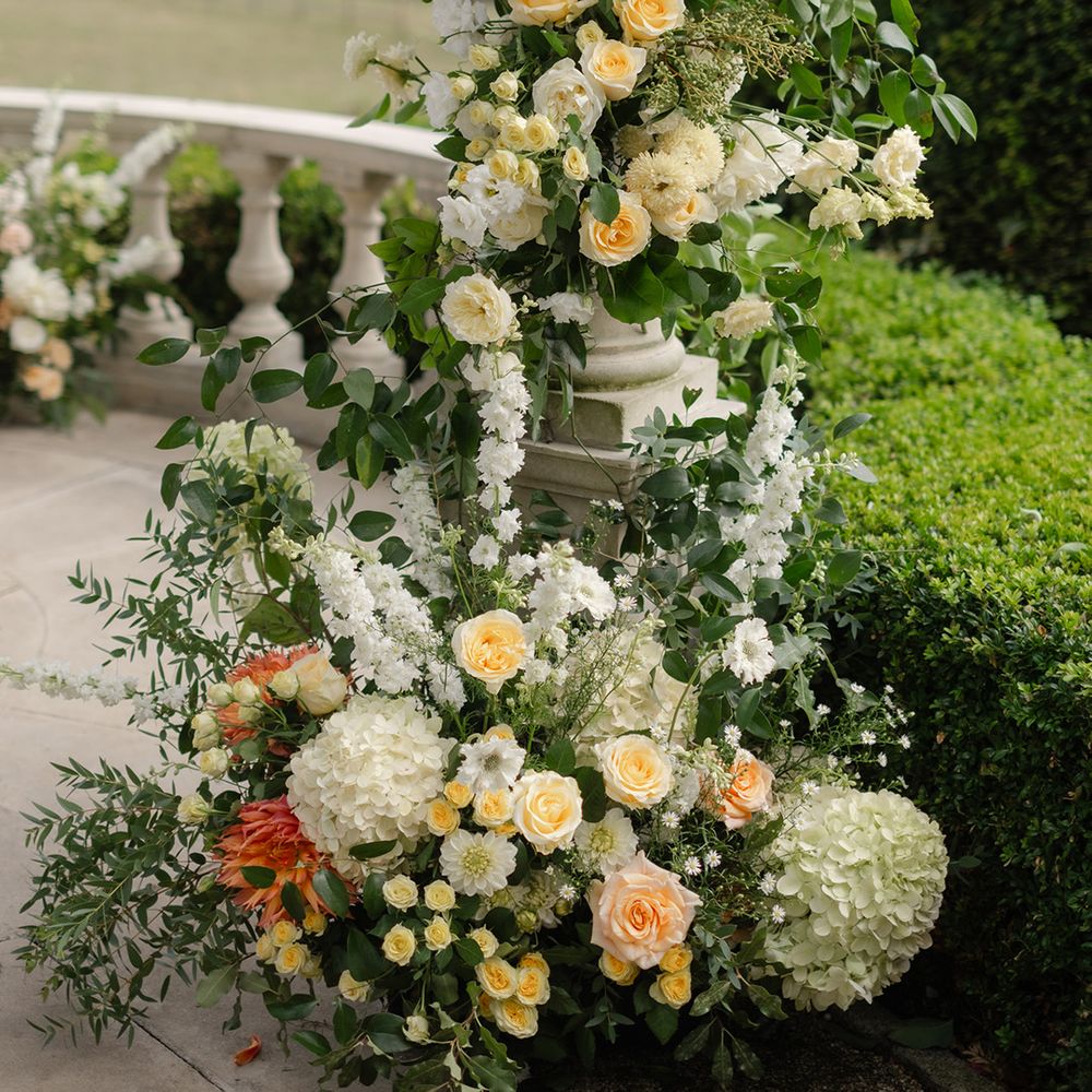 yellow-and-peach-rose-wedding-flowers
