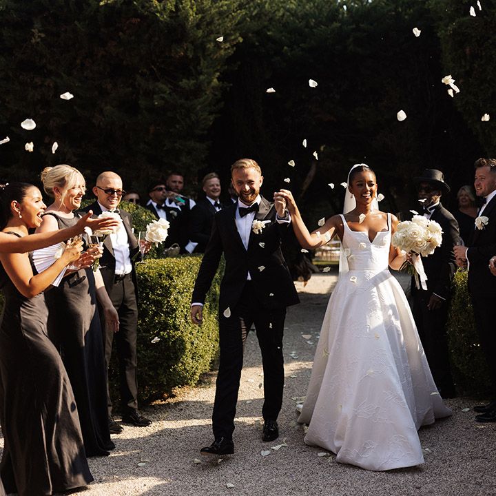 confetti-exit-for-the-couple-at-destination-wedding-in-france