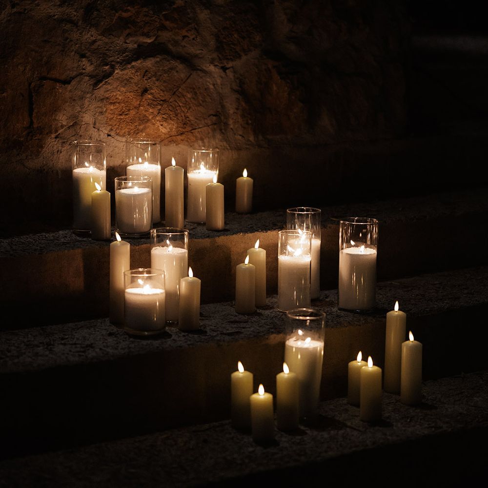 pillar-candles-in-hurricane-vases