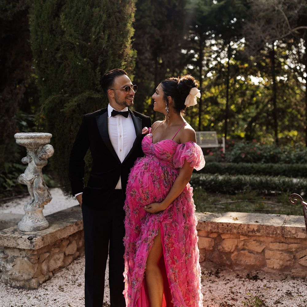 pregnant-wedding-guest-wearing-pink-maternity-wedding-guest-dress