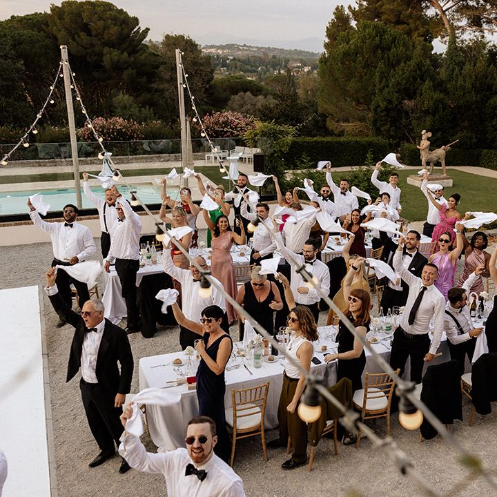 wedding-breakfast-entrance-napkin-waving