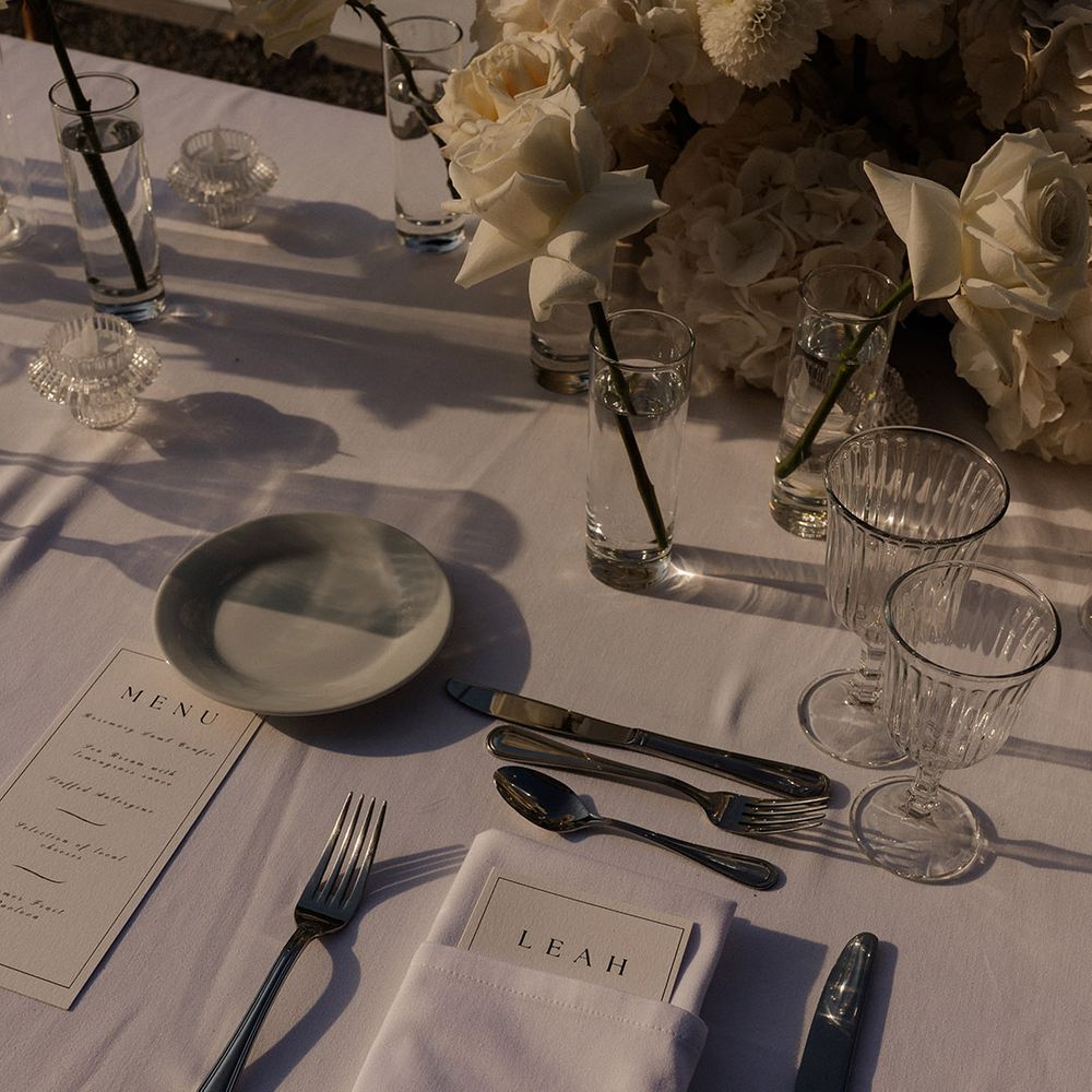 wedding-place-setting-with-all-white-decor