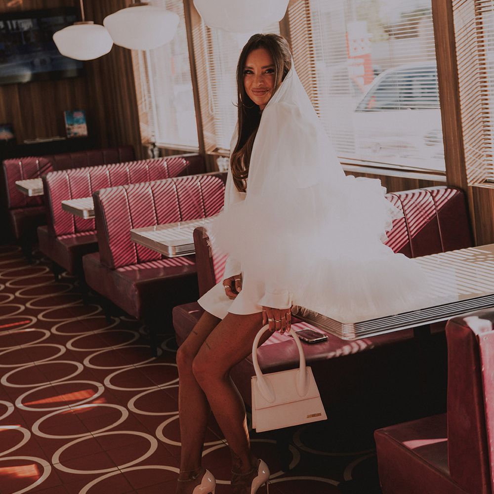 bride-holding-white-jacquemus-bag