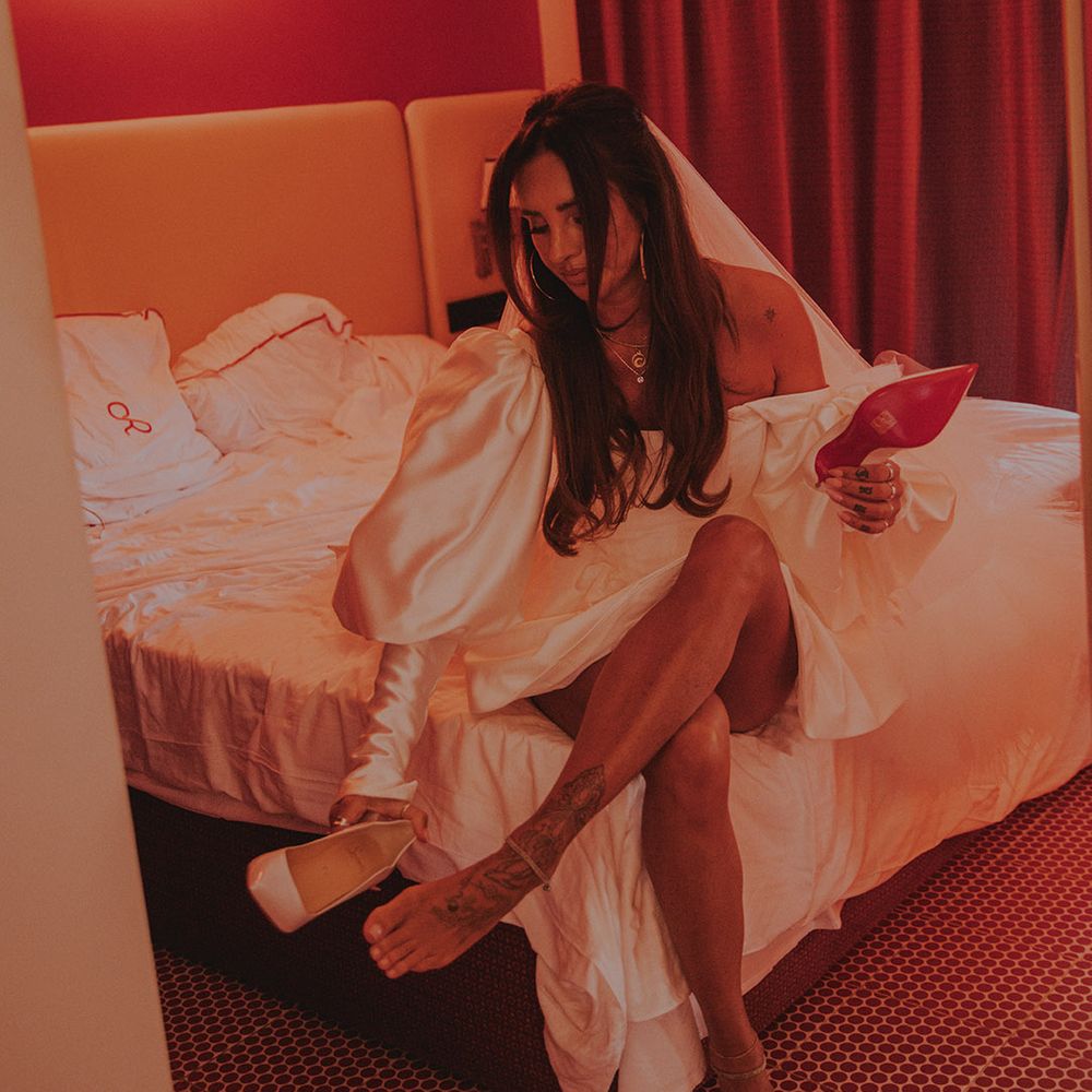 bride-wearing-puff-sleeve-short-wedding-dress