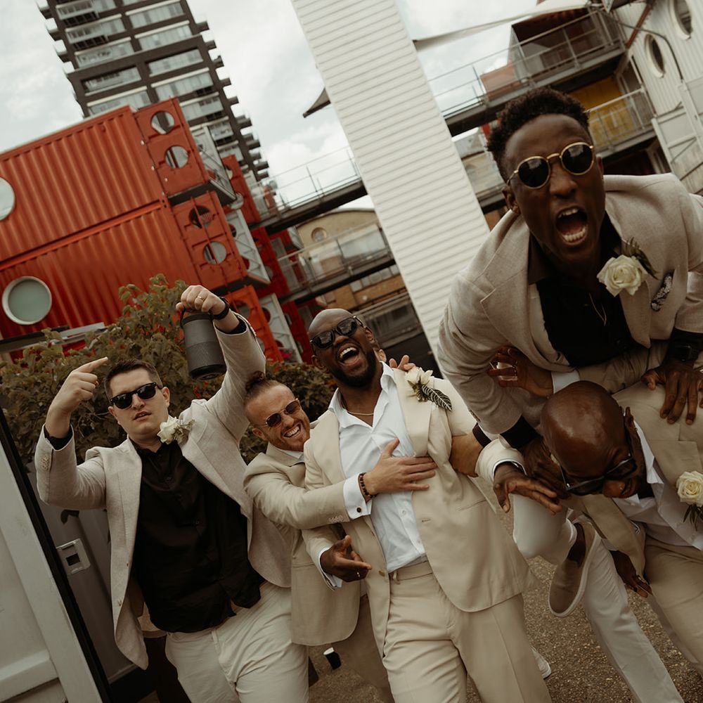 groom-and-groomsmen-in-cream-wedding-suit-jackets