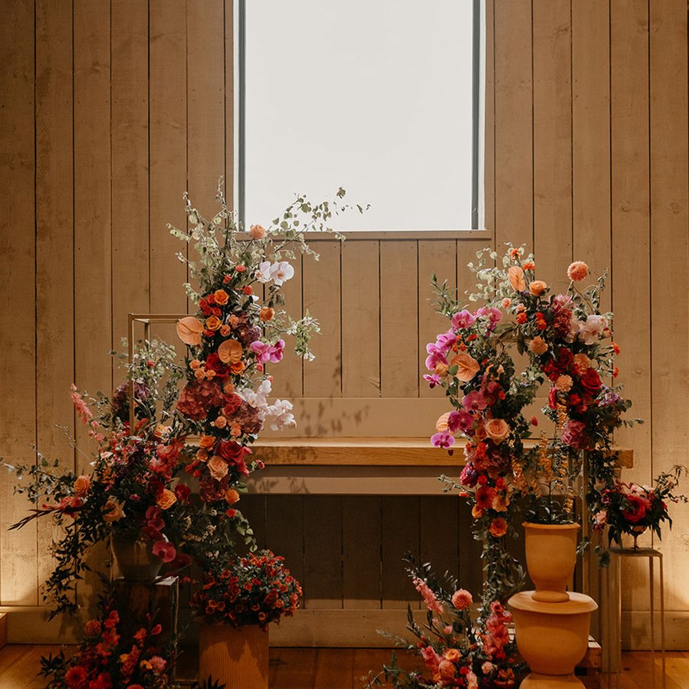bright-pink-and-orange-wedding-flower-columns