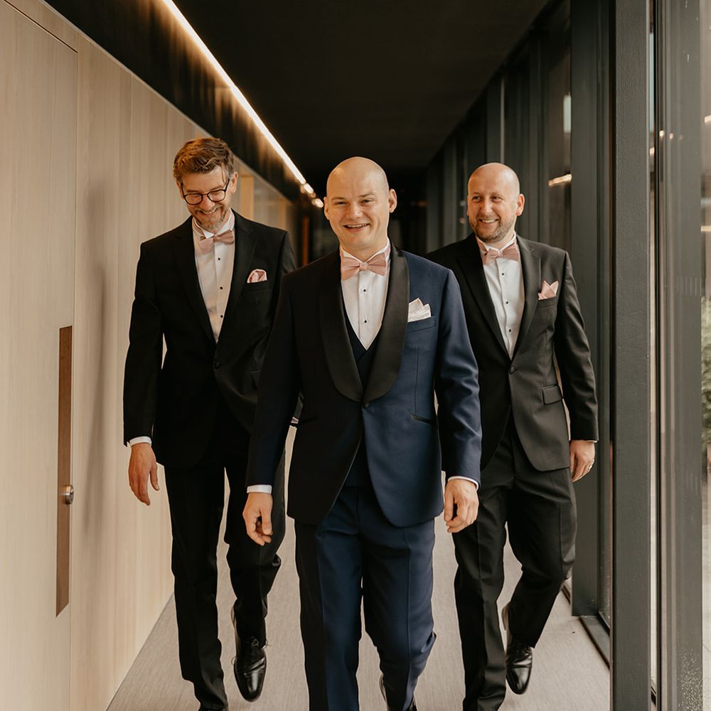 groom-and-groomsmen-wearing-black-and-navy-wedding-suits