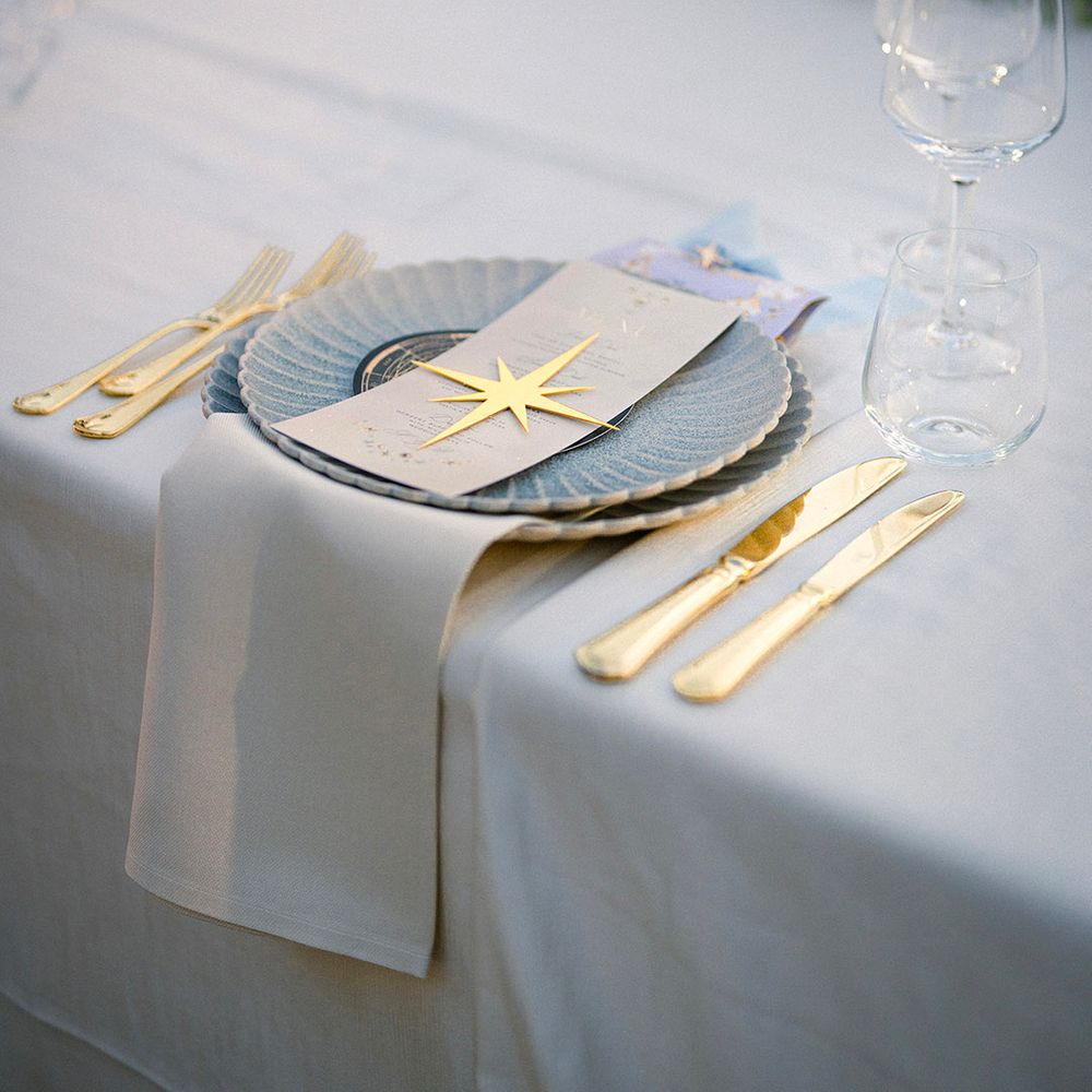 blue-and-gold-wedding-place-setting
