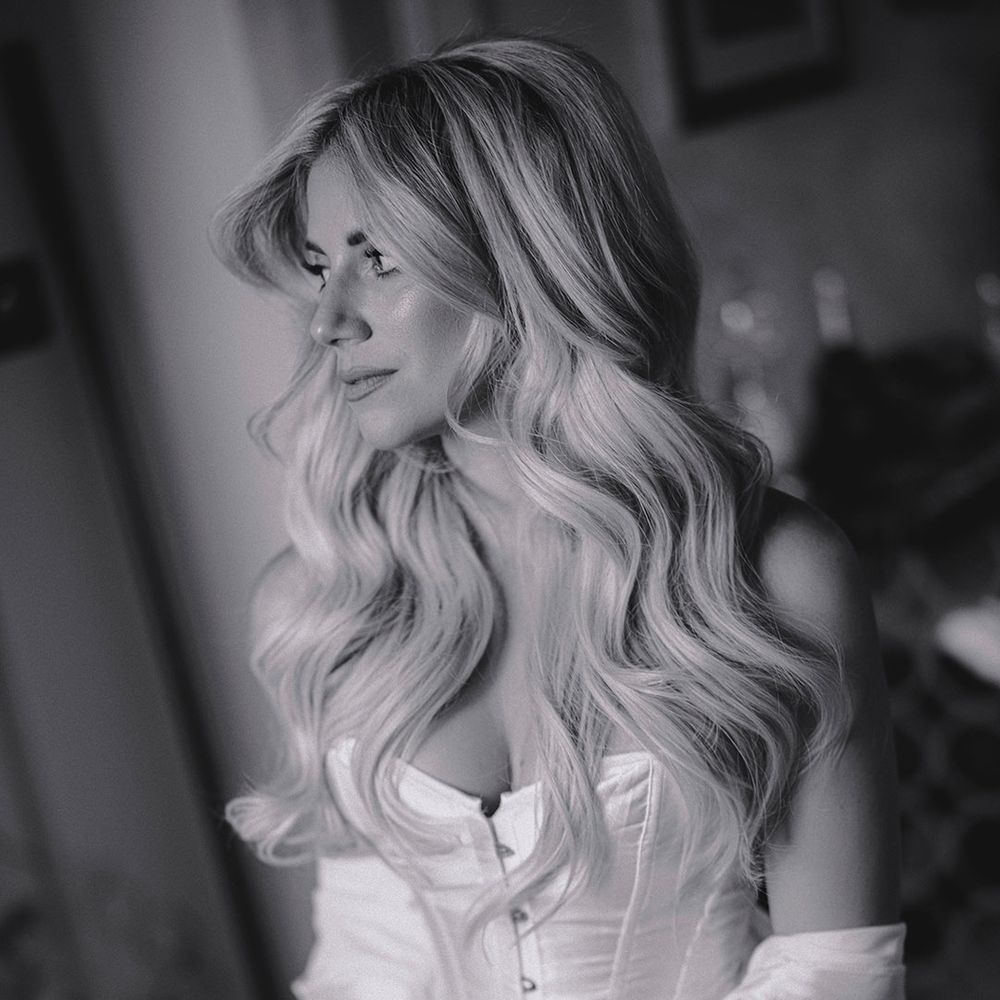 bride-with-blonde-curled-long-hair