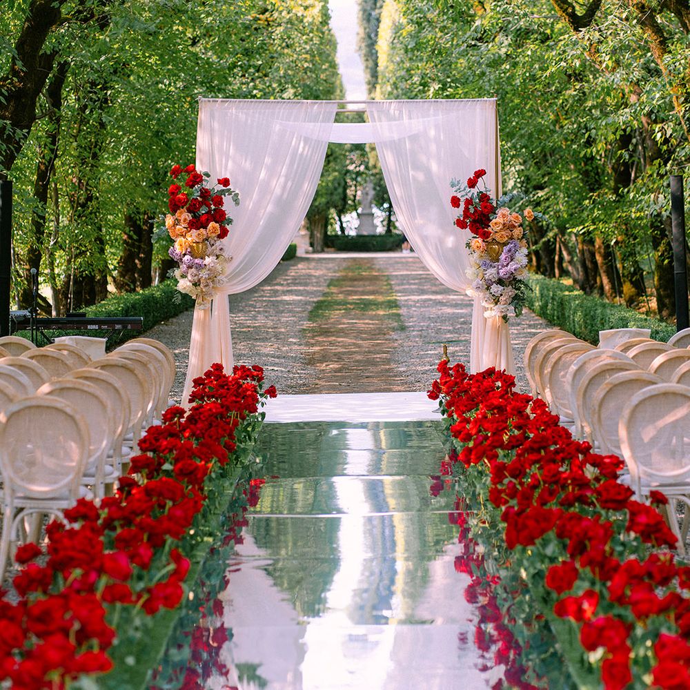 mirrored-wedding-aisle-with-red-flowers