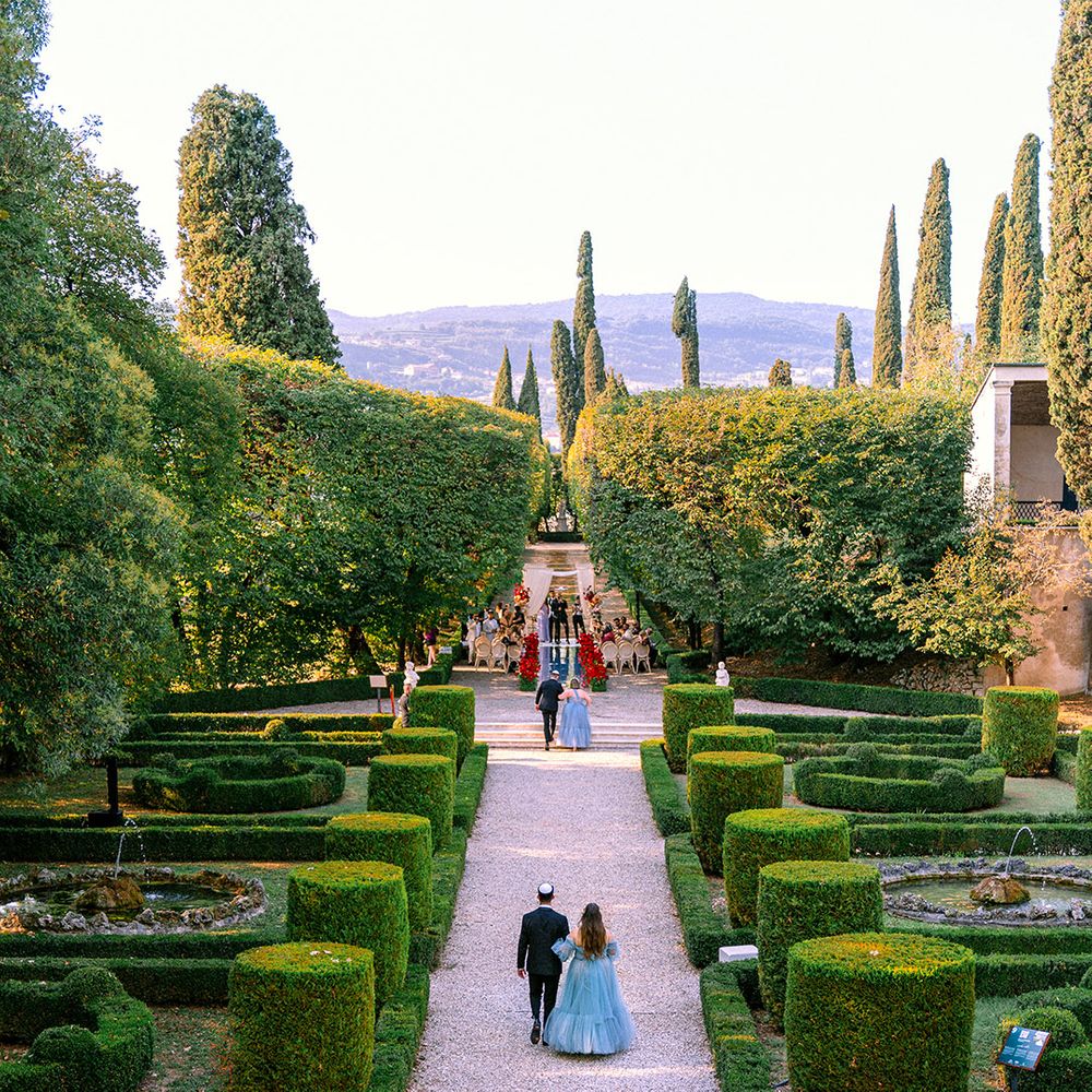wedding-guests-at-luxury-destination-wedding