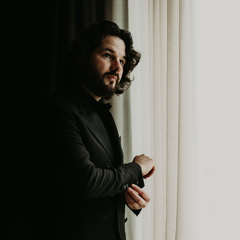 black-wedding-suit-styling-for-groom.