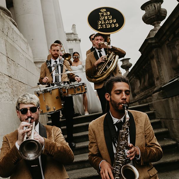 brass-band-plays-at-wedding